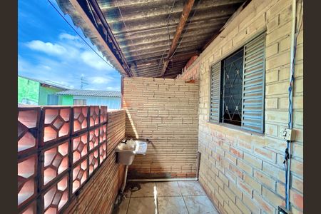 Casa para alugar com 70m², 2 quartos e 1 vaga Casa para alugar com 70m², 2 quartos e 1 vagaSacada