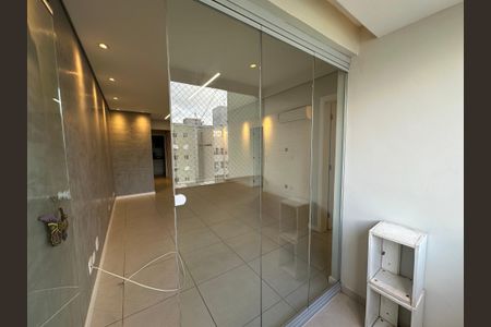 Apartamento à venda com 80m², 2 quartos e 1 vaga Apartamento à venda com 80m², 2 quartos e 1 vagaVaranda