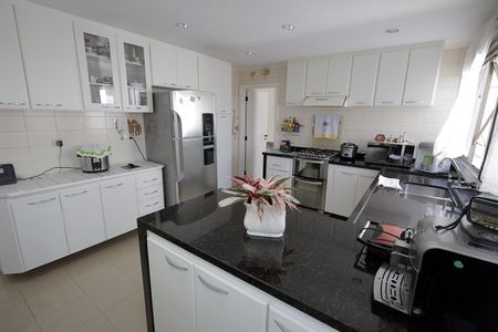 Apartamento à venda com 180m², 3 quartos e 3 vagas Apartamento à venda com 180m², 3 quartos e 3 vagasCozinha