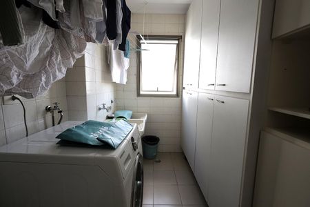 Apartamento à venda com 180m², 3 quartos e 3 vagas Apartamento à venda com 180m², 3 quartos e 3 vagasÁrea de Serviço