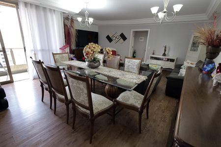 Apartamento à venda com 180m², 3 quartos e 3 vagas Apartamento à venda com 180m², 3 quartos e 3 vagasSala de Jantar