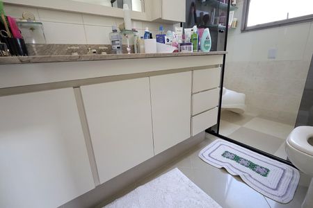 Apartamento à venda com 180m², 3 quartos e 3 vagas Apartamento à venda com 180m², 3 quartos e 3 vagasBanheiro Suíte 3