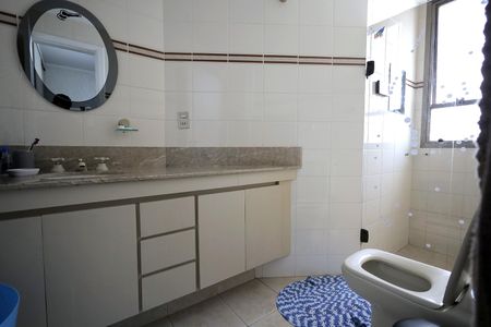 Apartamento à venda com 180m², 3 quartos e 3 vagas Apartamento à venda com 180m², 3 quartos e 3 vagasBanheiro Suíte 1