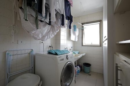 Apartamento à venda com 180m², 3 quartos e 3 vagas Apartamento à venda com 180m², 3 quartos e 3 vagasÁrea de Serviço