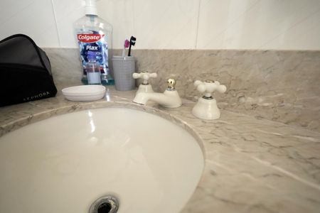 Apartamento à venda com 180m², 3 quartos e 3 vagas Apartamento à venda com 180m², 3 quartos e 3 vagasBanheiro Suíte 1