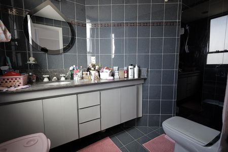 Apartamento à venda com 180m², 3 quartos e 3 vagas Apartamento à venda com 180m², 3 quartos e 3 vagasBanheiro Suíte 2