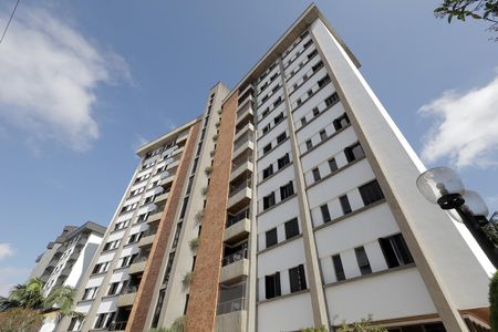 Apartamento à venda com 180m², 3 quartos e 3 vagas Apartamento à venda com 180m², 3 quartos e 3 vagasFachada