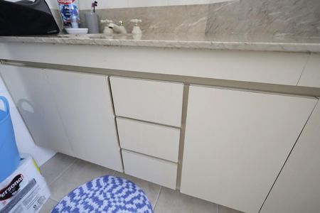 Apartamento à venda com 180m², 3 quartos e 3 vagas Apartamento à venda com 180m², 3 quartos e 3 vagasBanheiro Suíte 1