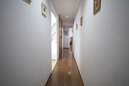 Apartamento à venda com 180m², 3 quartos e 3 vagas Apartamento à venda com 180m², 3 quartos e 3 vagasCorredor