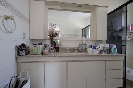 Apartamento à venda com 180m², 3 quartos e 3 vagas Apartamento à venda com 180m², 3 quartos e 3 vagasBanheiro Suíte 3