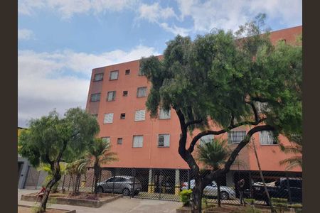 Vista da rua  de apartamento para alugar com 2 quartos, 50m² em Santa Efigênia, Belo Horizonte