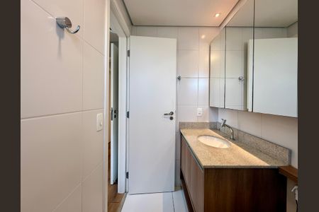 Apartamento à venda com 70m², 2 quartos e 2 vagas Apartamento à venda com 70m², 2 quartos e 2 vagasBanheiro da Suíte