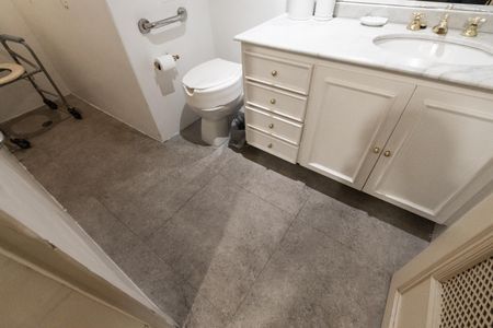 Apartamento para alugar com 130m², 2 quartos e 2 vagas Apartamento para alugar com 130m², 2 quartos e 2 vagasBanheiro da Suíte