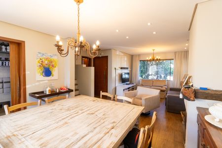 Casa de condomínio à venda com 175m², 3 quartos e 1 vagaSala