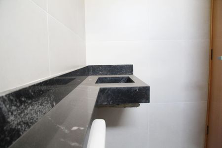 Casa à venda com 169m², 3 quartos e 7 vagasBanheiro da Suíte 02