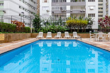 Apartamento à venda com 117m², 3 quartos e 2 vagas Apartamento à venda com 117m², 3 quartos e 2 vagasÁrea comum - Piscina
