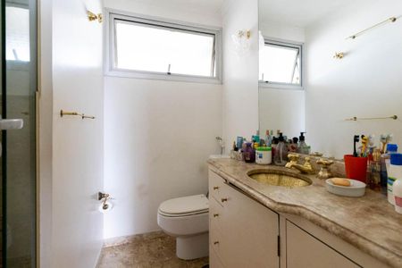 Apartamento à venda com 117m², 3 quartos e 2 vagas Apartamento à venda com 117m², 3 quartos e 2 vagasBanheiro da Suíte 1