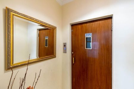 Apartamento à venda com 117m², 3 quartos e 2 vagas Apartamento à venda com 117m², 3 quartos e 2 vagasHall de elevador privativo