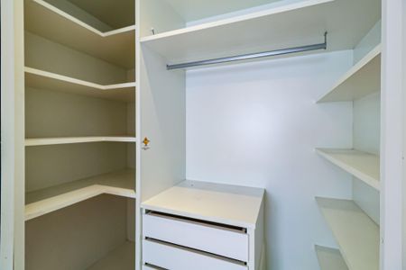 Apartamento à venda com 90m², 2 quartos e 1 vaga Apartamento à venda com 90m², 2 quartos e 1 vagaCloset do Quarto