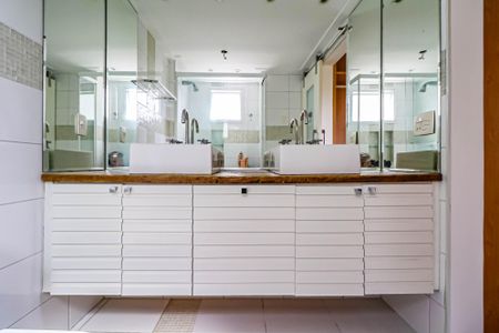 Apartamento à venda com 90m², 2 quartos e 1 vaga Apartamento à venda com 90m², 2 quartos e 1 vagaBanheiro da Suíte