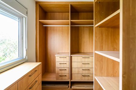 Apartamento à venda com 90m², 2 quartos e 1 vaga Apartamento à venda com 90m², 2 quartos e 1 vagaCloset da suíte