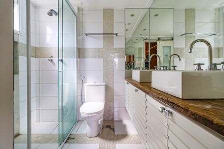 Apartamento à venda com 90m², 2 quartos e 1 vaga Apartamento à venda com 90m², 2 quartos e 1 vagaBanheiro da Suíte