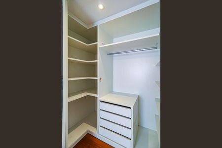 Apartamento à venda com 90m², 2 quartos e 1 vaga Apartamento à venda com 90m², 2 quartos e 1 vagaCloset do Quarto