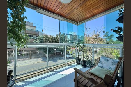 Apartamento para alugar com 77m², 3 quartos e 2 vagasVaranda