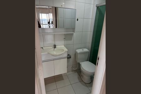 Banheiro de apartamento para alugar com 3 quartos, 64m² em Parque Reboucas, São Paulo