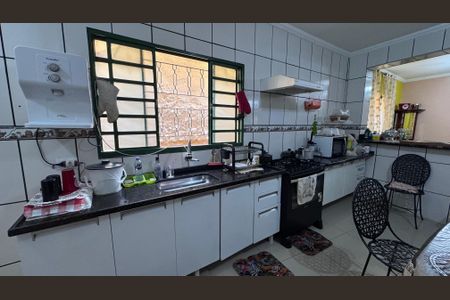 Casa à venda com 293m², 5 quartos e 4 vagas Casa à venda com 293m², 5 quartos e 4 vagasCozinha