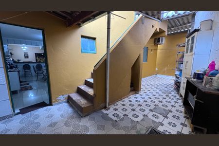 Casa à venda com 293m², 5 quartos e 4 vagas Casa à venda com 293m², 5 quartos e 4 vagasQuintal