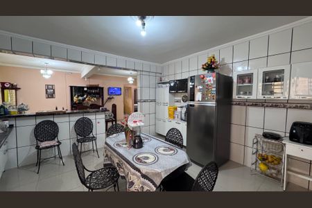Casa à venda com 293m², 5 quartos e 4 vagas Casa à venda com 293m², 5 quartos e 4 vagasCozinha