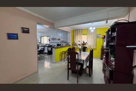 Casa à venda com 293m², 5 quartos e 4 vagas Casa à venda com 293m², 5 quartos e 4 vagasCopa
