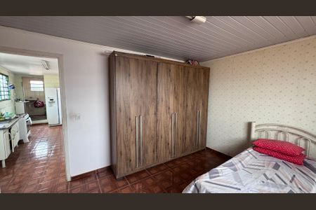 Casa à venda com 293m², 5 quartos e 4 vagas Casa à venda com 293m², 5 quartos e 4 vagasQuarto 4