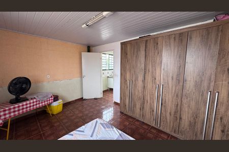 Casa à venda com 293m², 5 quartos e 4 vagas Casa à venda com 293m², 5 quartos e 4 vagasQuarto 4