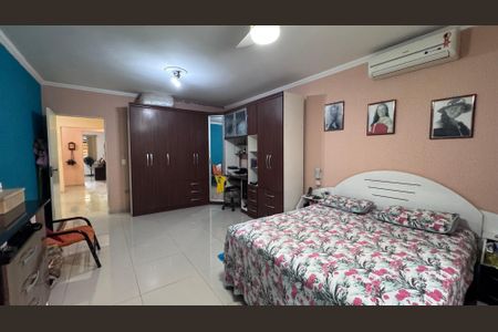 Casa à venda com 293m², 5 quartos e 4 vagas Casa à venda com 293m², 5 quartos e 4 vagasSuíte