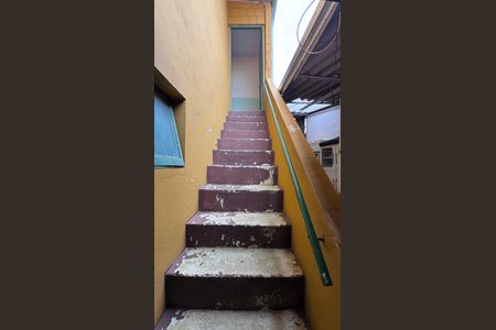 Casa à venda com 293m², 5 quartos e 4 vagas Casa à venda com 293m², 5 quartos e 4 vagasEscada