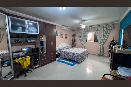 Casa à venda com 293m², 5 quartos e 4 vagas Casa à venda com 293m², 5 quartos e 4 vagasSuíte