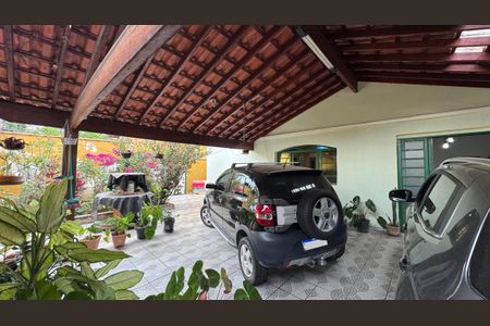 Casa à venda com 293m², 5 quartos e 4 vagas Casa à venda com 293m², 5 quartos e 4 vagasGaragem