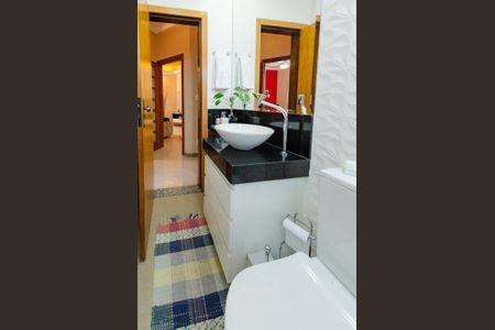 Apartamento à venda com 174m², 4 quartos e 2 vagas Apartamento à venda com 174m², 4 quartos e 2 vagasBanheiro social