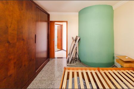 Apartamento à venda com 174m², 4 quartos e 2 vagas Apartamento à venda com 174m², 4 quartos e 2 vagasQuarto 1