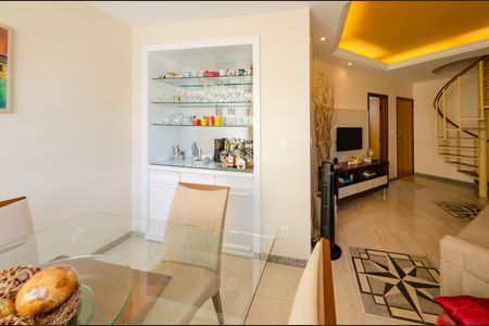 Apartamento à venda com 174m², 4 quartos e 2 vagas Apartamento à venda com 174m², 4 quartos e 2 vagasSala