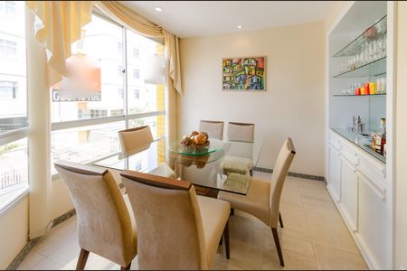 Apartamento à venda com 174m², 4 quartos e 2 vagasSala