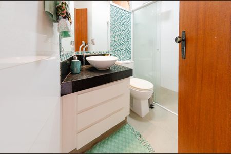 Apartamento à venda com 174m², 4 quartos e 2 vagas Apartamento à venda com 174m², 4 quartos e 2 vagasBanheiro social 2