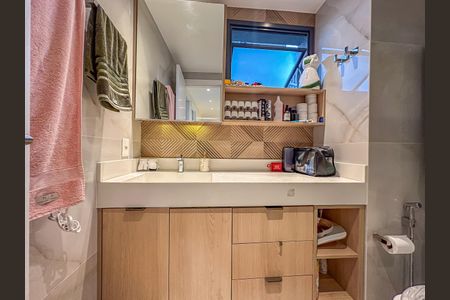 Apartamento à venda com 87m², 3 quartos e 1 vaga Apartamento à venda com 87m², 3 quartos e 1 vagaBanheiro Social