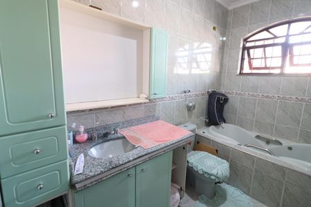 Casa à venda com 125m², 3 quartos e 2 vagasBanheiro da Suíte 