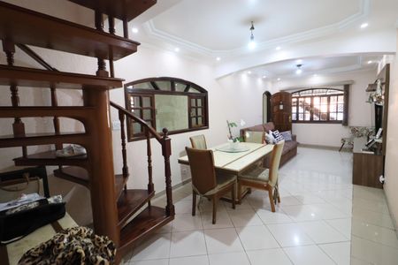 Casa à venda com 125m², 3 quartos e 2 vagasSala