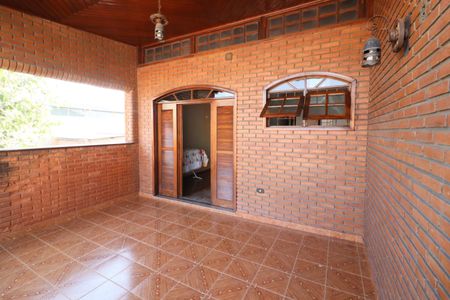 Casa à venda com 125m², 3 quartos e 2 vagasSuíte sacada