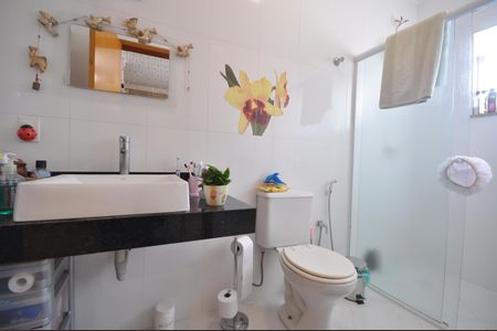 Casa à venda com 200m², 3 quartos e 4 vagasBanheiro da Suíte