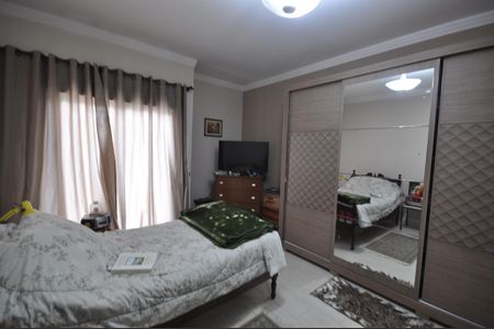 Casa à venda com 200m², 3 quartos e 4 vagasSuíte